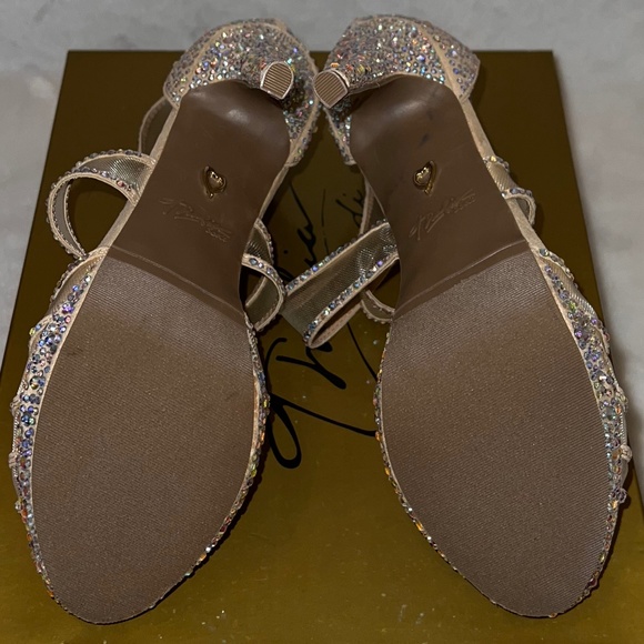 Iridescent Rhinestone/Nude Heels Size 8 - Picture 6 of 10